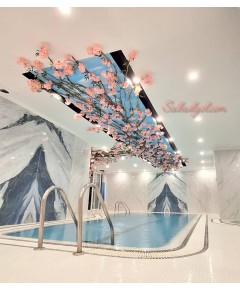 درخت شکوفه روی سقف استخر